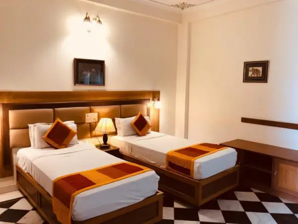 Hotel Surya Vilas Palace 10